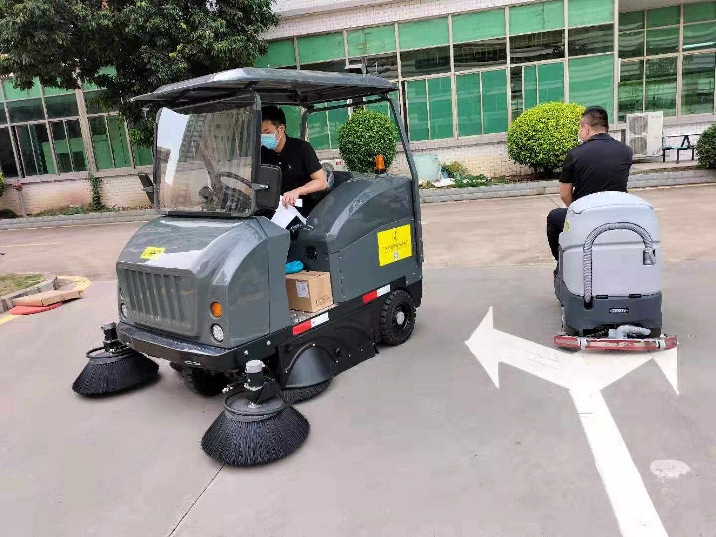 电动洗地机