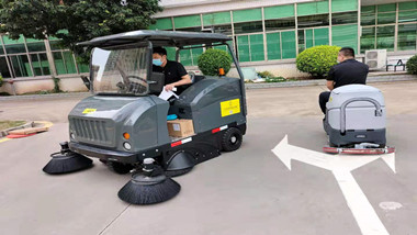 驾驶式扫地车：打造更清洁康健天下！
