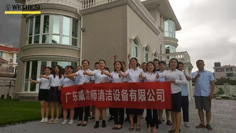 多彩网户外拓展培训.jpg